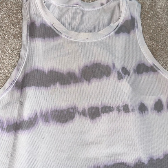 Lululemon Size 4 Athletic Top - Picture 2 of 3